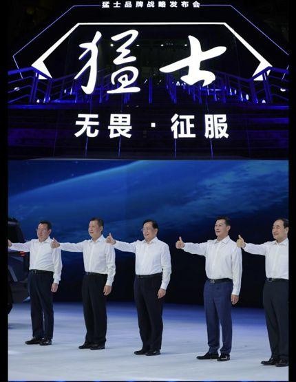 中國悍馬“猛士”登場，國產(chǎn)電動車為啥掀起了硬派越野風(fēng)？